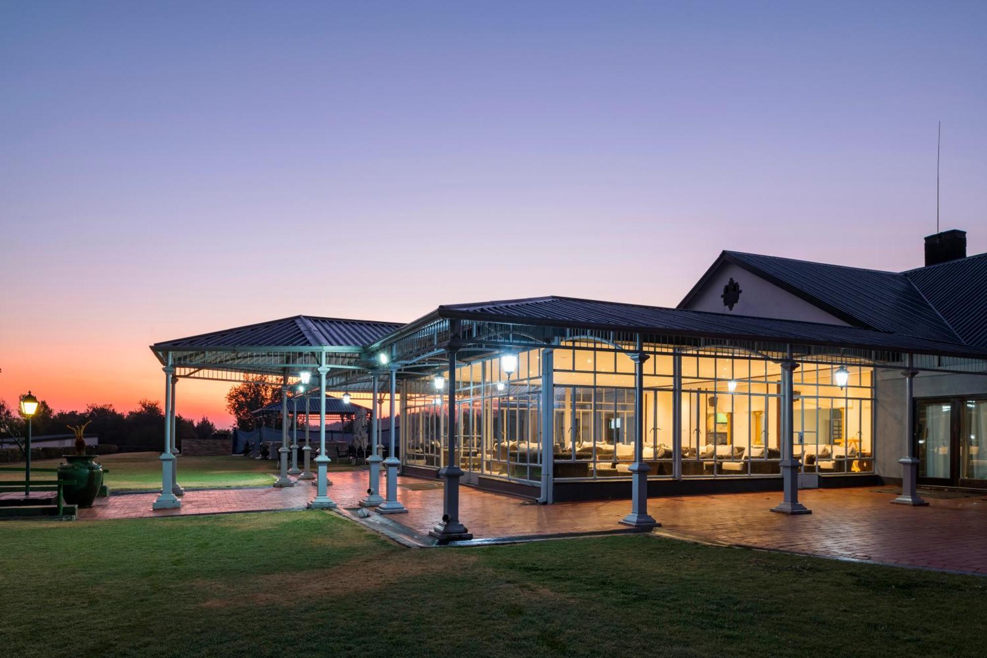 Troutbeck Resort Nyanga Екстериор снимка